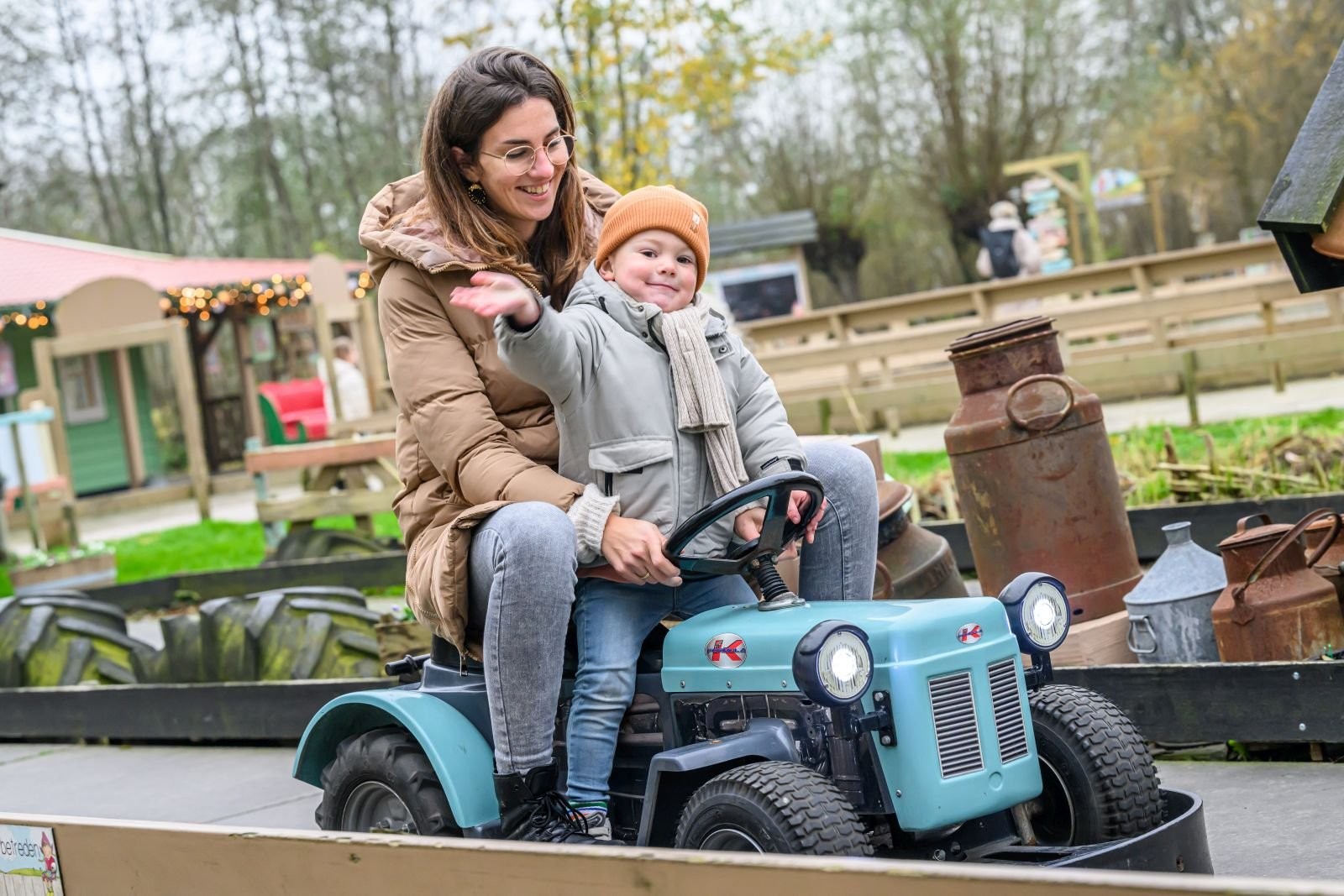 Kinderattractie trekker rijden op Avonturenboerderij Molenwaard