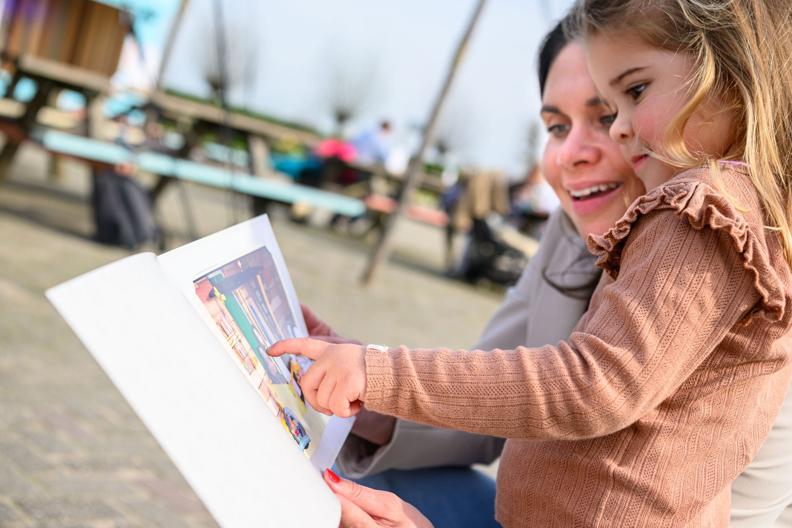 Fien en Teun trekkerbaan foto bij Avonturenboerderij Molenwaard